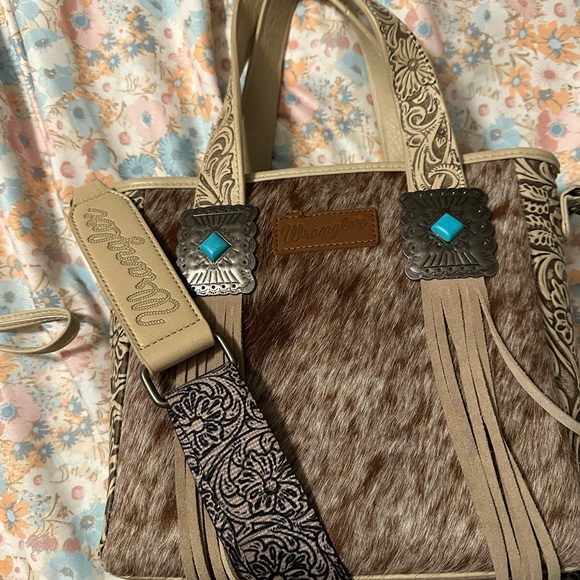 Wrangler Beige and Brown cowhide Shoulder Bag with Turquoise Accents plus wallet - Picture 4 of 7